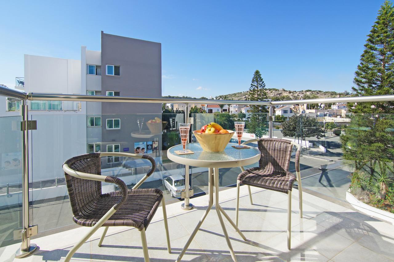 Amber - Coralli Beachfront Apartment Protaras Exterior foto
